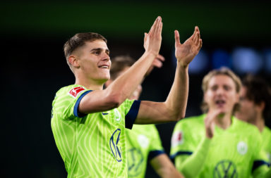 Micky van den Ven of Wolfsburg celebrates